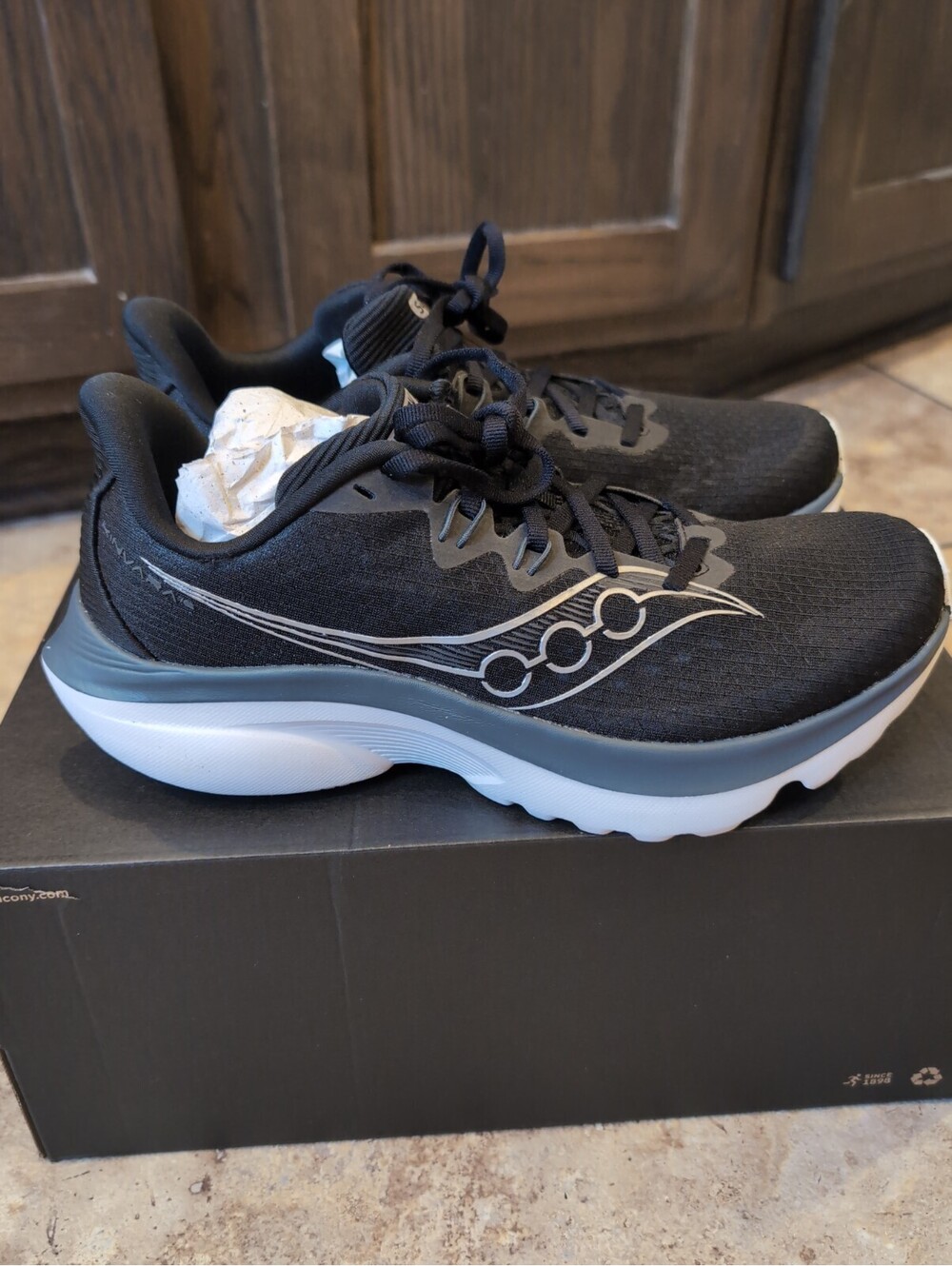 Saucony Kinvara 16 Woman’s Size 6 Running Sneakers